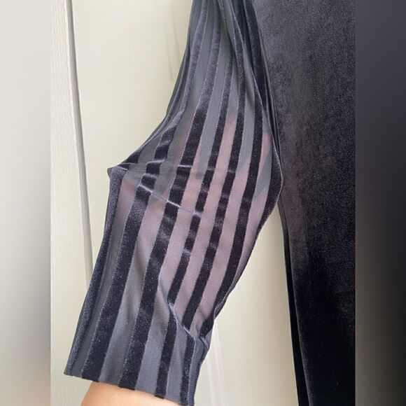 Alex Marie “Cherre” Velvet 3/4 Sleeve Black Dress With Stripes, Size 4 - Picture 2 of 10